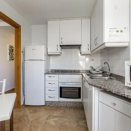 Beautiful 2-bed First Beach Line For 6