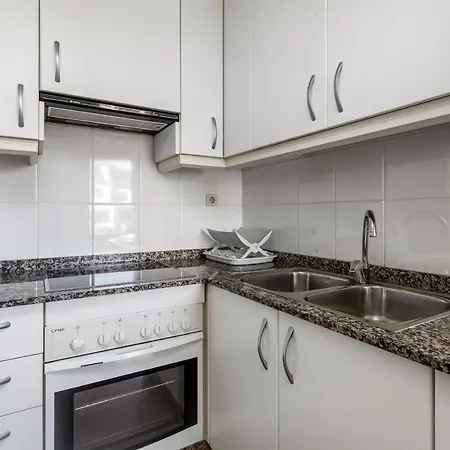 Beautiful 2-bed First Beach Line For 6 *